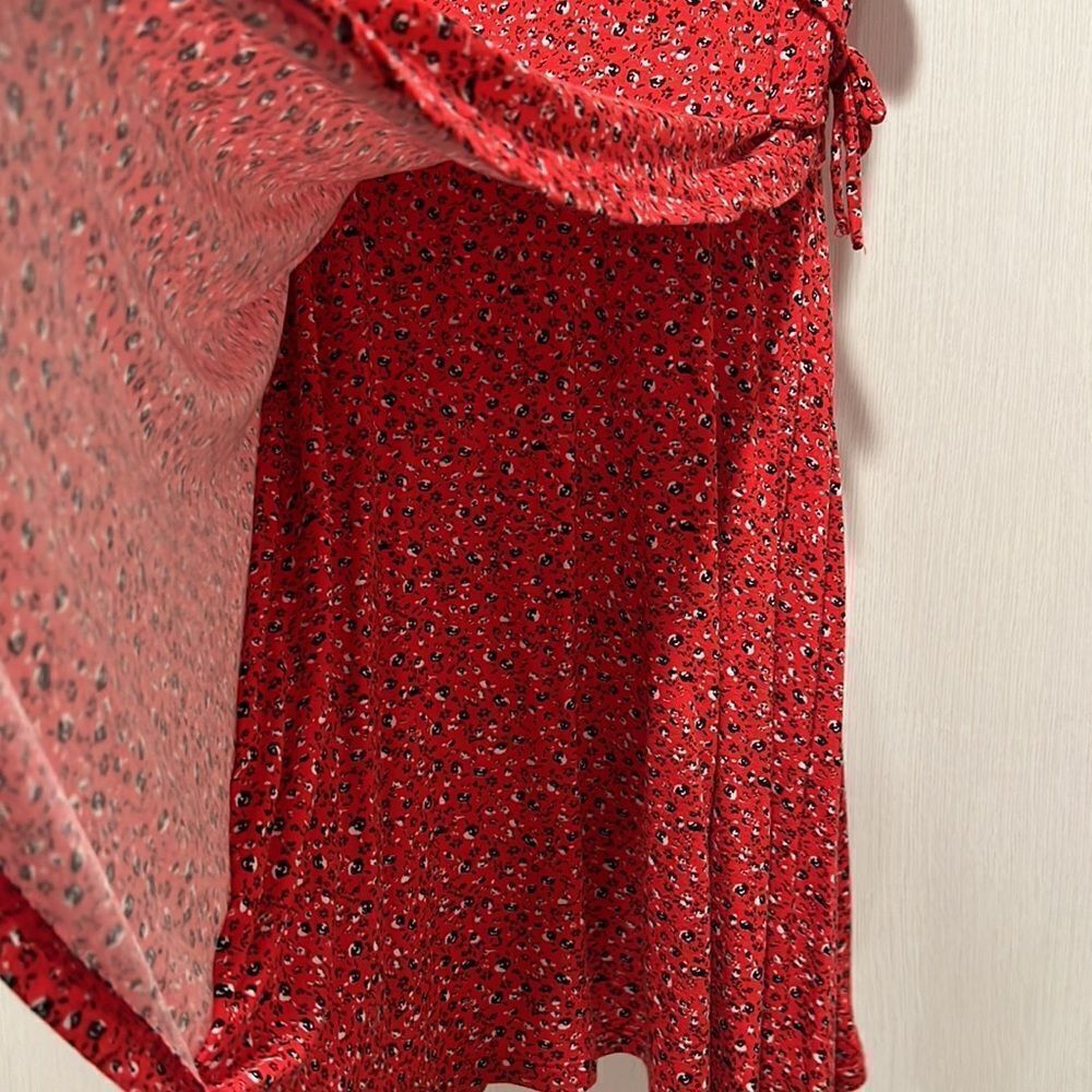 Red dress  - Picture 5 of 8